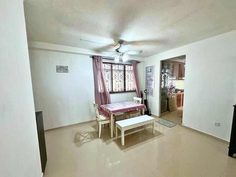 678D Jurong West Street 64 HDB Apartment For Sale, $584,999, 3 Bed 2 Bath 1,184 sqft $494.00 psf HDB Apartment | D22 Boon Lay | Prop-GPT the AI-Powered Property Guru