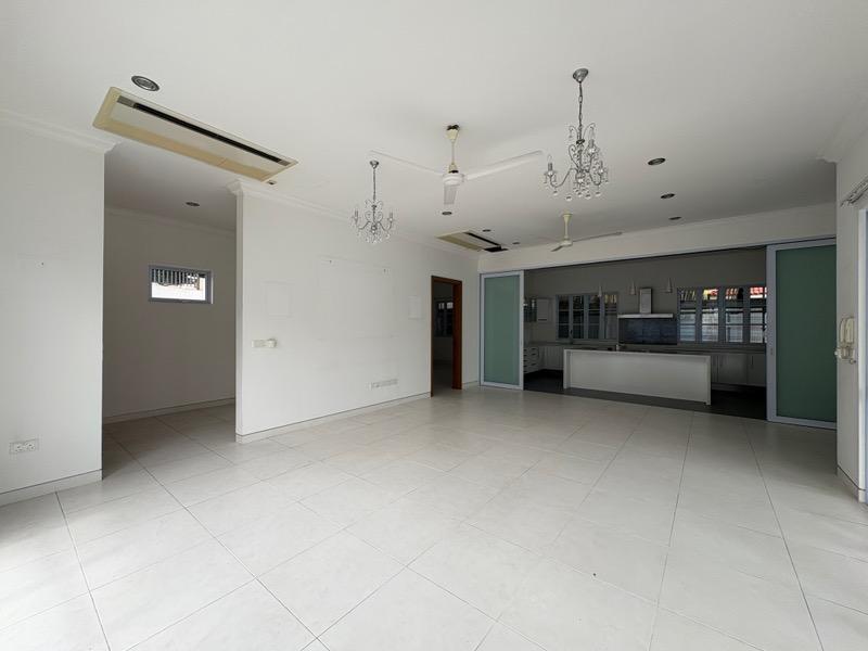 Prop-GPT: Detached: D13  MELROSE DRIVE