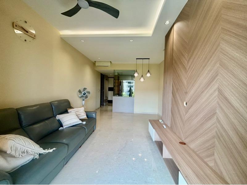 Seaside Residences Apartment For Sale, $2,450,000, 3 Bed 2 Bath 1,023 sqft $2,395.00 psf