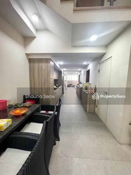 Rare Spacious Inter-Terrace  6 Generous Bedrooms