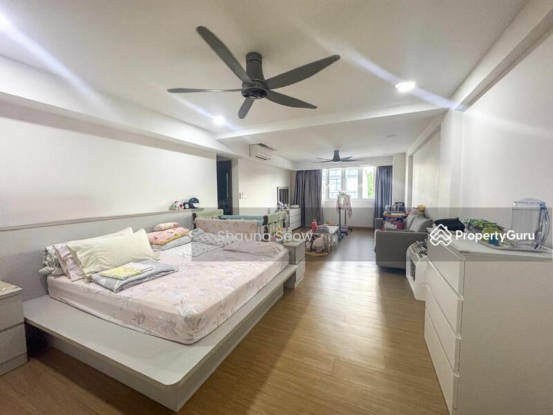 Rare Spacious Inter-Terrace  6 Generous Bedrooms