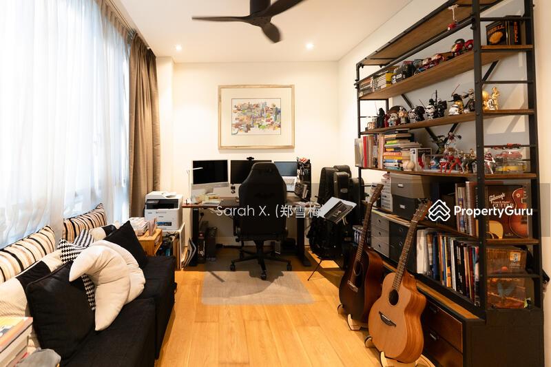 Condominium - Cluster House for Sale: Holland, D10, 276679