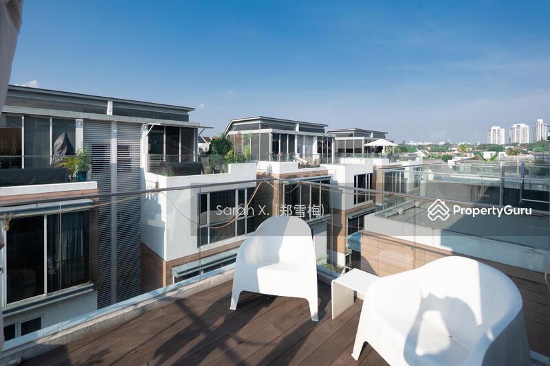 Condominium - Cluster House for Sale: Holland, D10, 276679