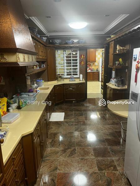 8 mins walk to i12Rare Huge SemiD