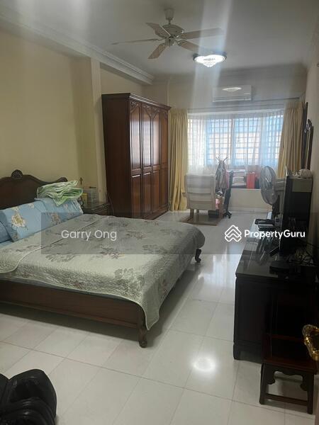 8 mins walk to i12Rare Huge SemiD