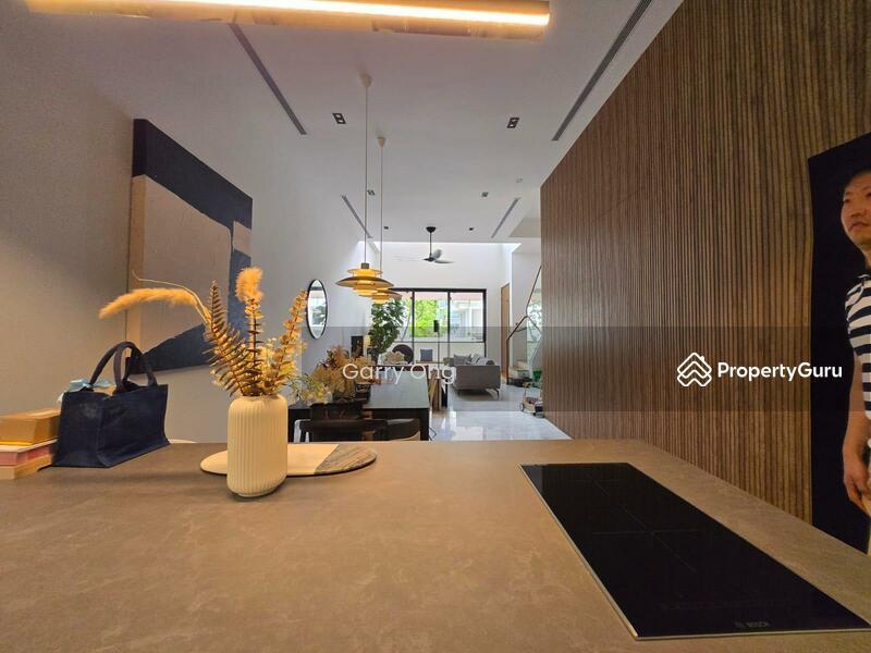 Almost Brand New Terrace! Move In Condition  Garry 97772037