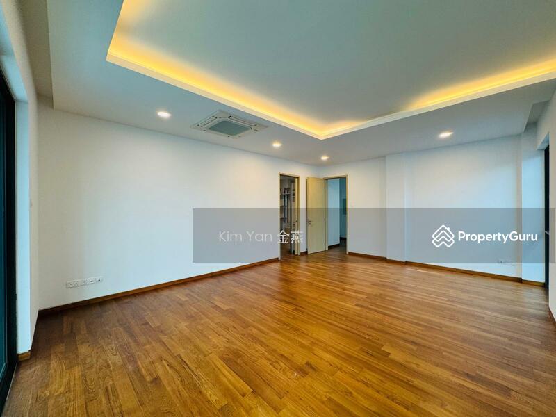 Refurbished Bungalow, 4 levels with Lift, swimming pool, Park 3 cars inside