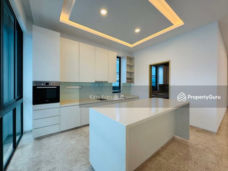 Refurbished Bungalow, 4 levels with Lift, swimming pool, Park 3 cars inside