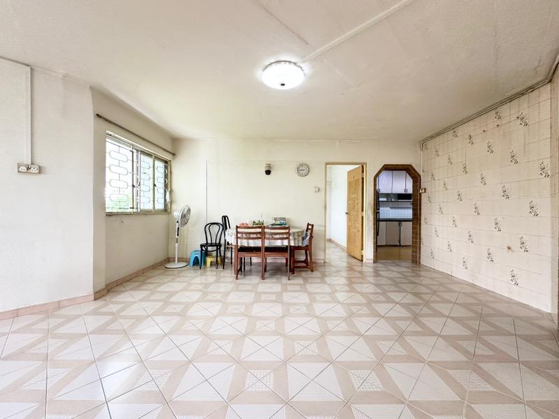 HDB Apartment for Sale: Tampines, D18, 521107