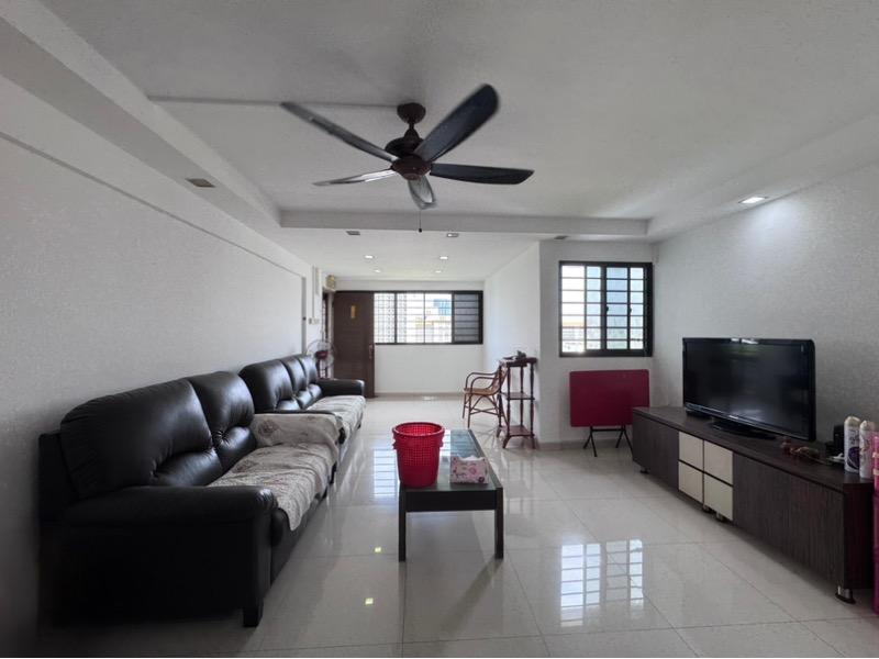 Prop-GPT: HDB Apartment: D23 Bukit Batok 182 Bukit Batok West Avenue 8