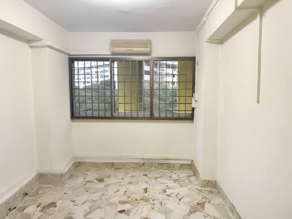 50 Lorong 5 Toa Payoh HDB Apartment For Sale, $880,000, 4 Bed 2 Bath 1,335 sqft $659.00 psf