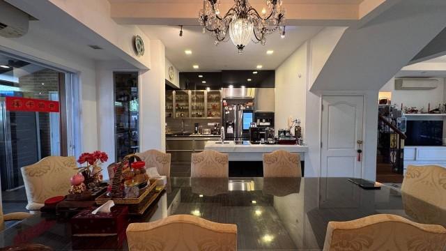 Greenwood Avenue Semi-Detached House For Sale, $8,500,000, 4 Bed 4 Bath 3,200 sqft $3,542.00 psf