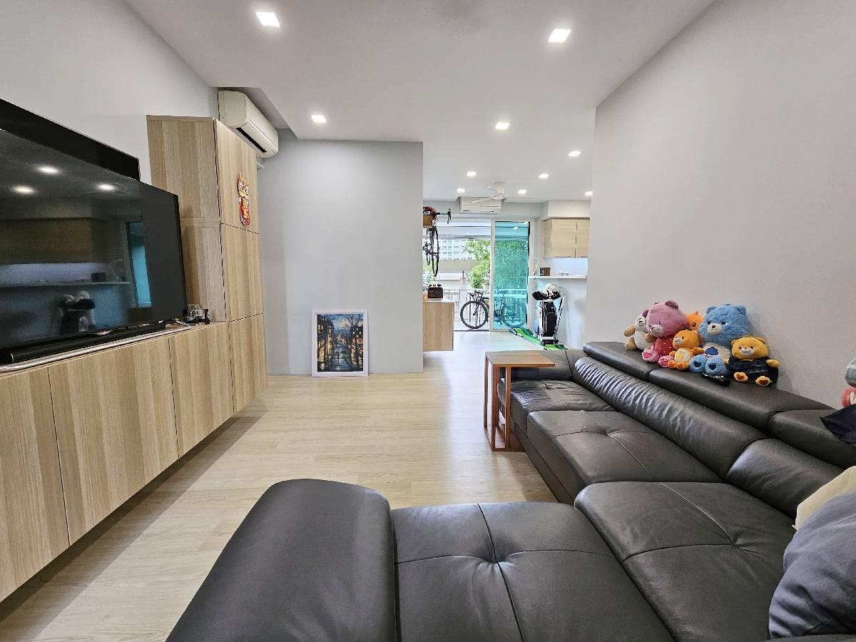 Ris Grandeur Condominium For Sale, $1,500,000, 2 Bed 2 Bath 1,066 sqft $1,407.00 psf