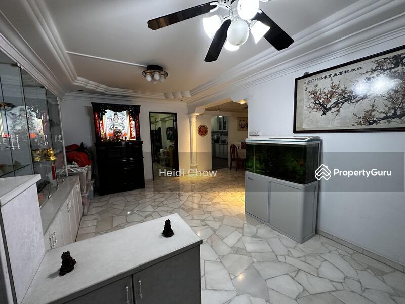 Prop-GPT: HDB Flat: D18 Tampines 486C Tampines Avenue 9
