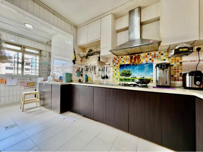 950 Jurong West Street 91 HDB Apartment For Sale, $500,000, 3 Bed 2 Bath 1,130 sqft $442.00 psf