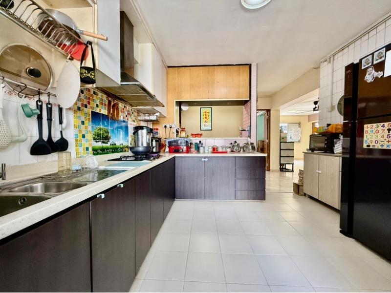 950 Jurong West Street 91 HDB Apartment For Sale, $500,000, 3 Bed 2 Bath 1,130 sqft $442.00 psf