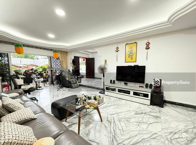 Prop-GPT: Semi-Detached: D10  Coronation Road West