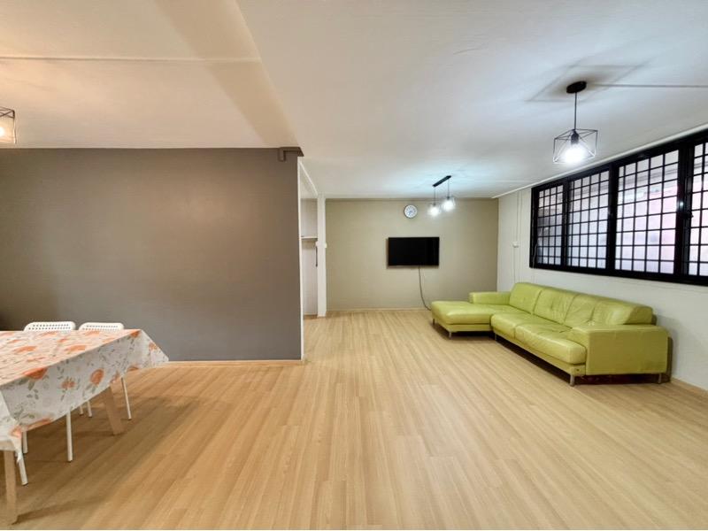 Prop-GPT: HDB Apartment: D19 Hougang 650 Hougang Avenue 8