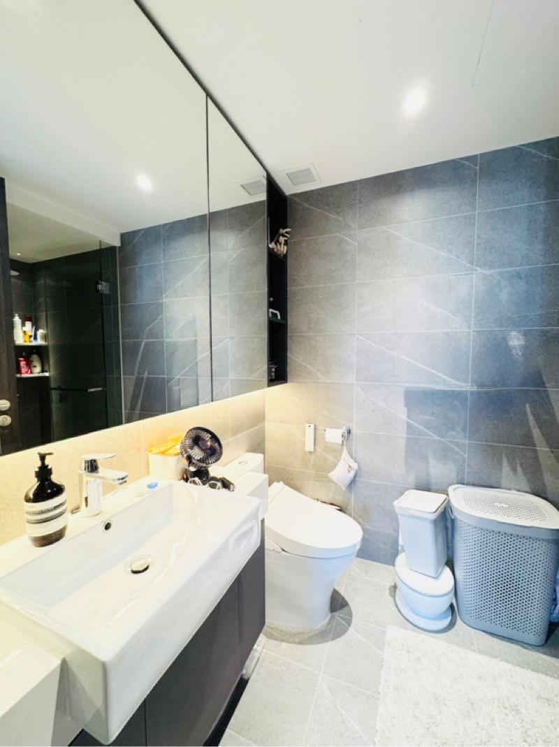 Riverfront Residences Condominium For Sale, $1,300,000, 2 Bed 2 Bath 721 sqft $1,803.00 psf