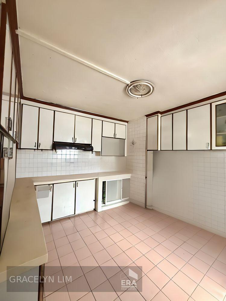Prop-GPT: HDB - 3 room: D12 Whampoa 121 Mcnair Road
