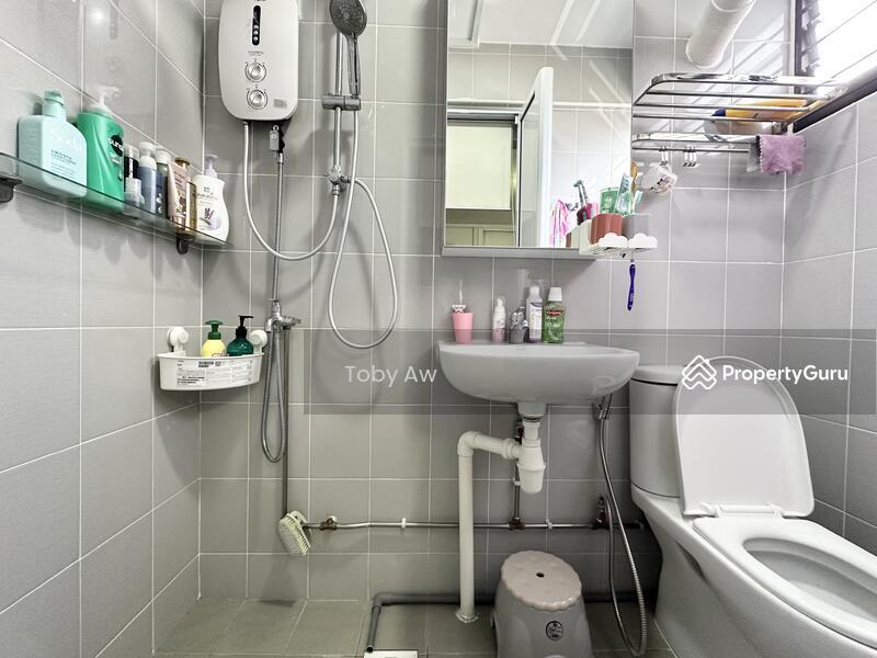 HDB Flat for Sale: Hougang, D19, 530677