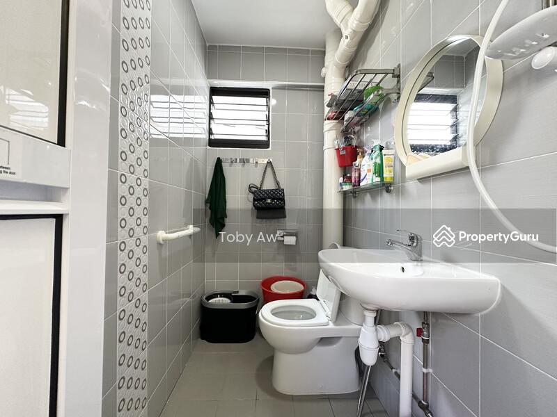 HDB Flat for Sale: Hougang, D19, 530677
