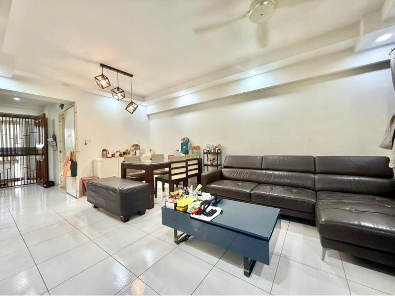 Prop-GPT: HDB Apartment: D27 Sembawang 486 Admiralty Link