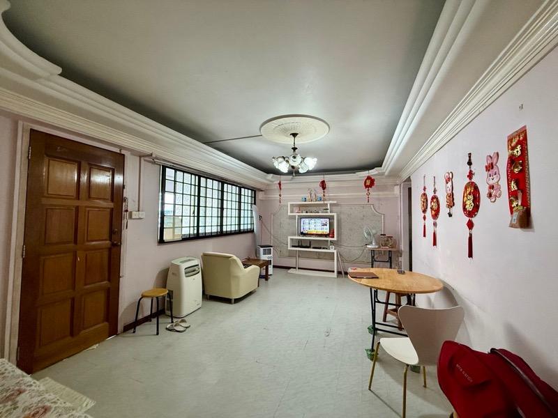 Prop-GPT: HDB Apartment: D27 Yishun 275 Yishun Street 22
