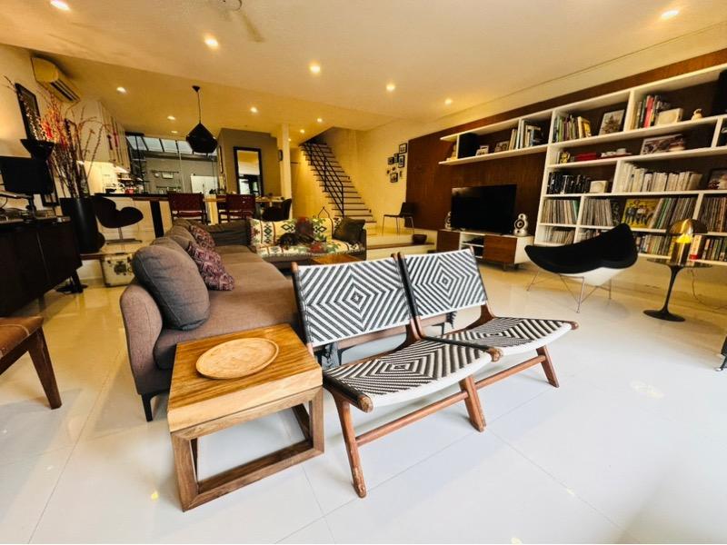 The Windsor Condominium For Sale, $4,180,000, 4 Bed 3 Bath 2,454 sqft $1,703.00 psf