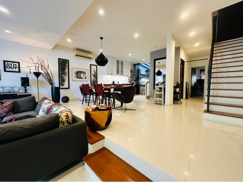 The Windsor Condominium For Sale, $4,180,000, 4 Bed 3 Bath 2,454 sqft $1,703.00 psf