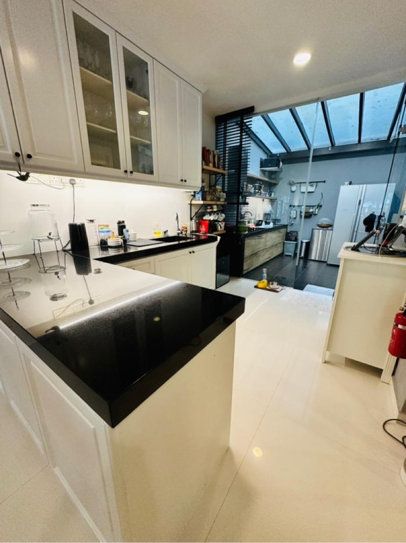 The Windsor Condominium For Sale, $4,180,000, 4 Bed 3 Bath 2,454 sqft $1,703.00 psf