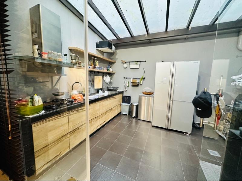 The Windsor Condominium For Sale, $4,180,000, 4 Bed 3 Bath 2,454 sqft $1,703.00 psf