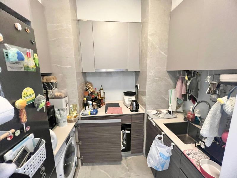 Stirling Residences Condominium For Sale, $1,680,000, 2 Bed 1 Bath 635 sqft $2,646.00 psf