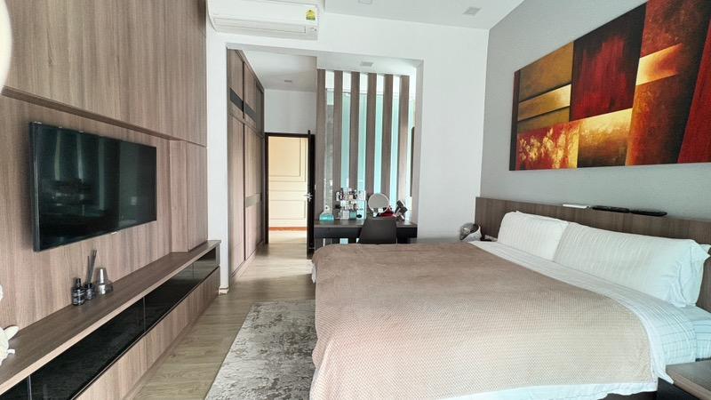 LA DOLCE VITA Apartment For Sale, $2,300,000, 3 Bed 2 Bath 1,399 sqft $1,644.00 psf