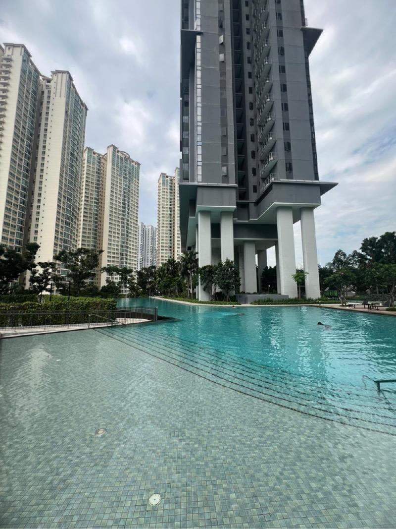 Stirling Residences Condominium For Sale, $1,680,000, 2 Bed 1 Bath 635 sqft $2,646.00 psf