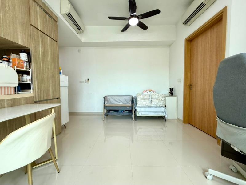 Flora View Apartment For Sale, $999,999, 2 Bed 2 Bath 657 sqft $1,522.00 psf