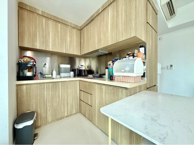 Flora View Apartment For Sale, $999,999, 2 Bed 2 Bath 657 sqft $1,522.00 psf