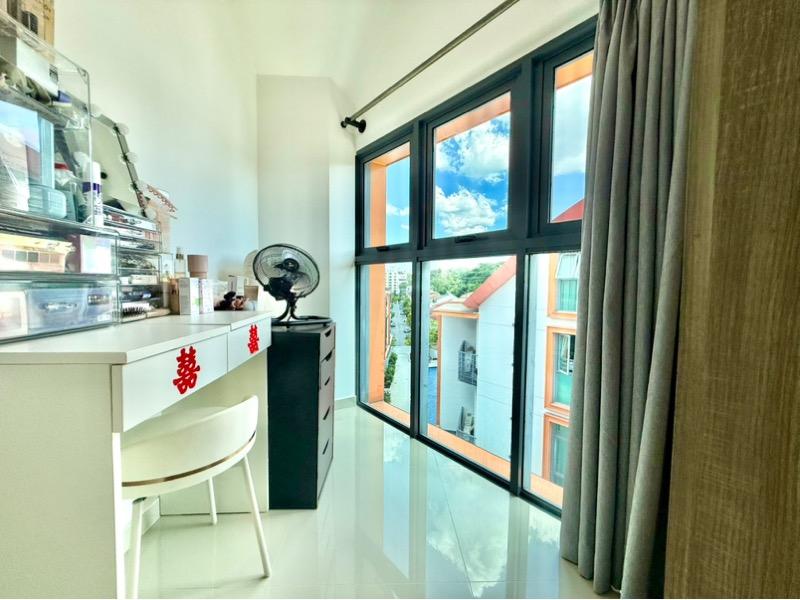 Flora View Apartment For Sale, $999,999, 2 Bed 2 Bath 657 sqft $1,522.00 psf