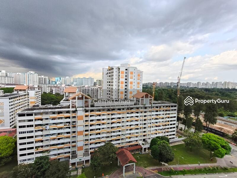 Prop-GPT: Executive Condominium: D22  Lake Life