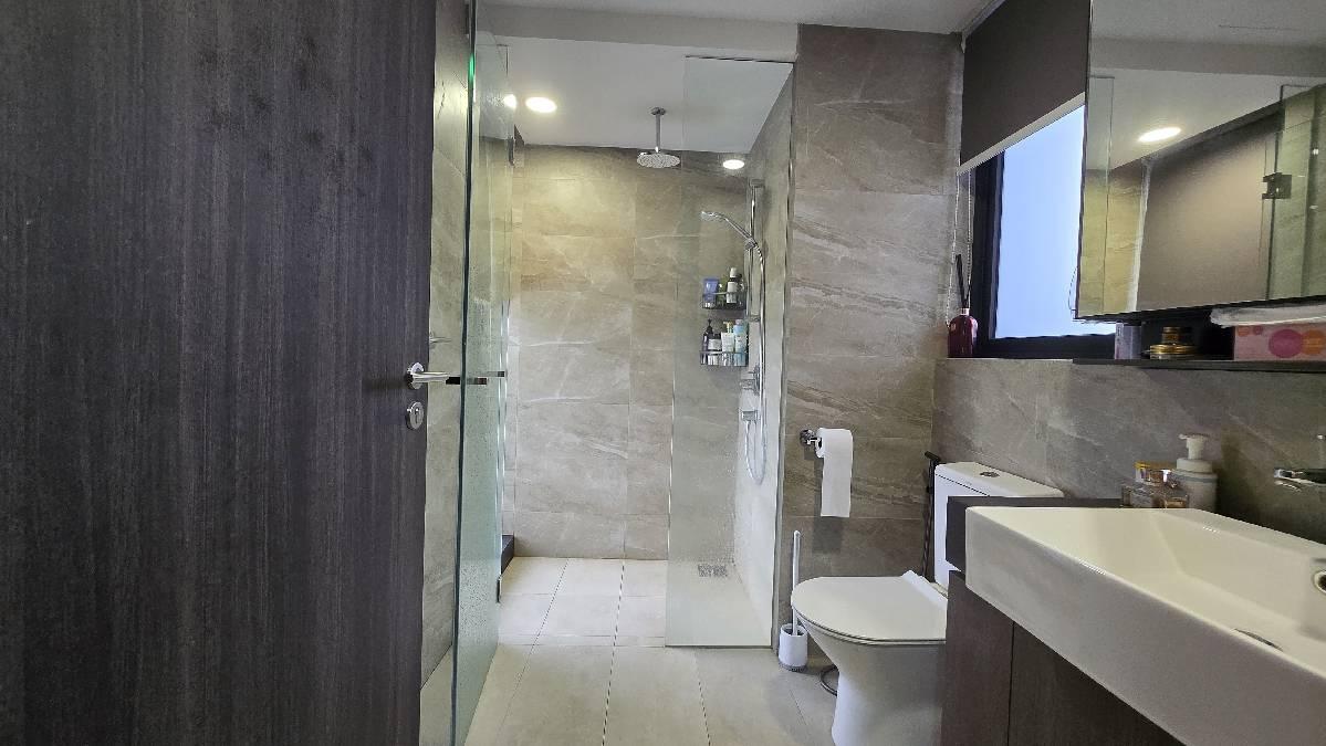 Riverfront Residences Condominium For Sale, $2,980,000, 5 Bed 5 Bath 1,679 sqft $1,775.00 psf