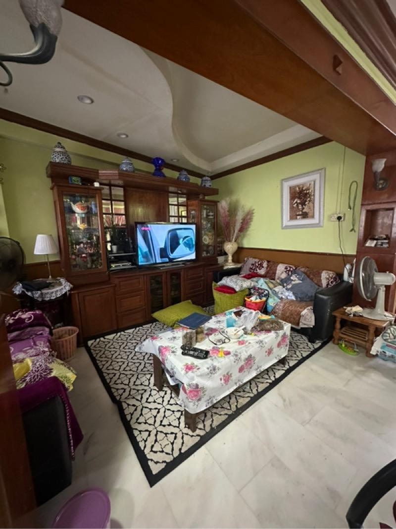 Prop-GPT: HDB Apartment: D22 Boon Lay 825 Jurong West Street 81