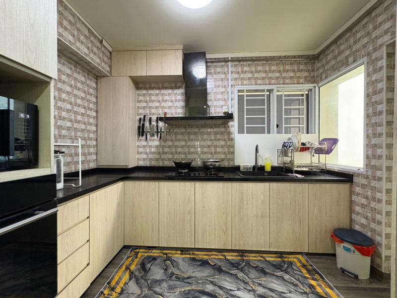 865 Woodlands Street 83 HDB Apartment For Sale, $888,000, 4 Bed 2 Bath 1,571 sqft $565.00 psf