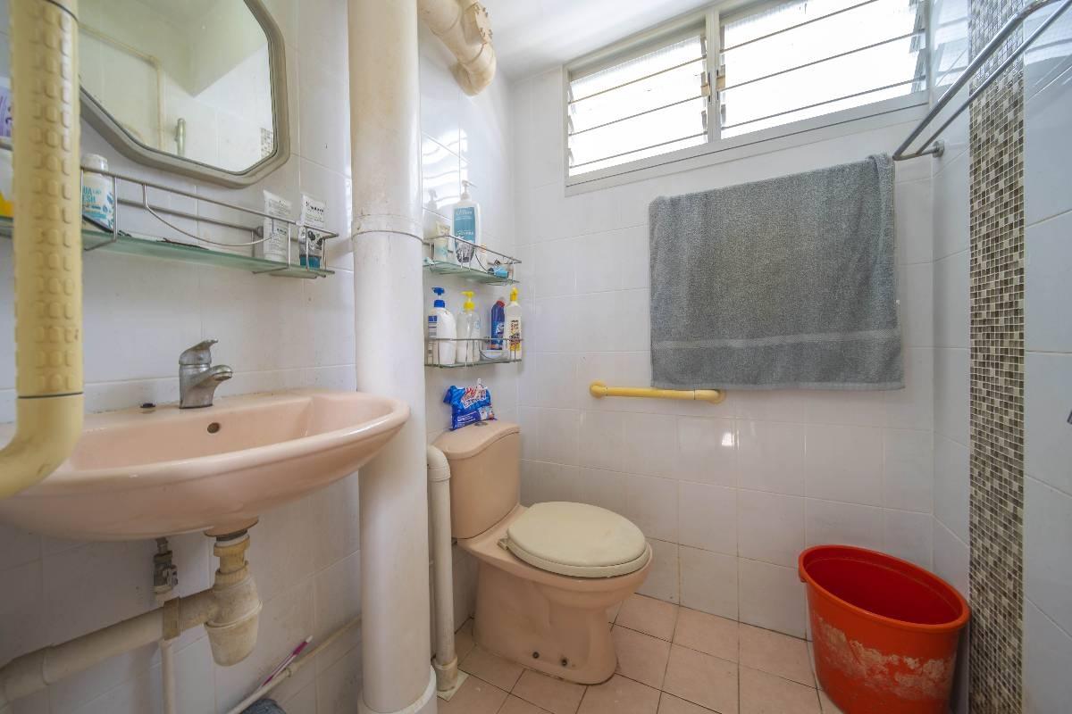 134 Bedok North Street 2 HDB Apartment For Sale, $440,000, 2 Bed 2 Bath 850 sqft $518.00 psf