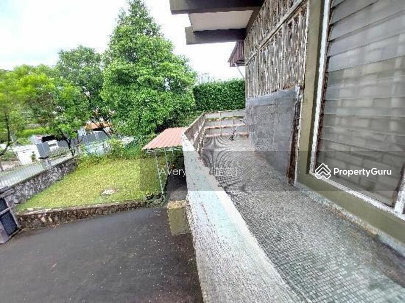 Prop-GPT: Semi-Detached: D10 Holland D10 Mount Sinai