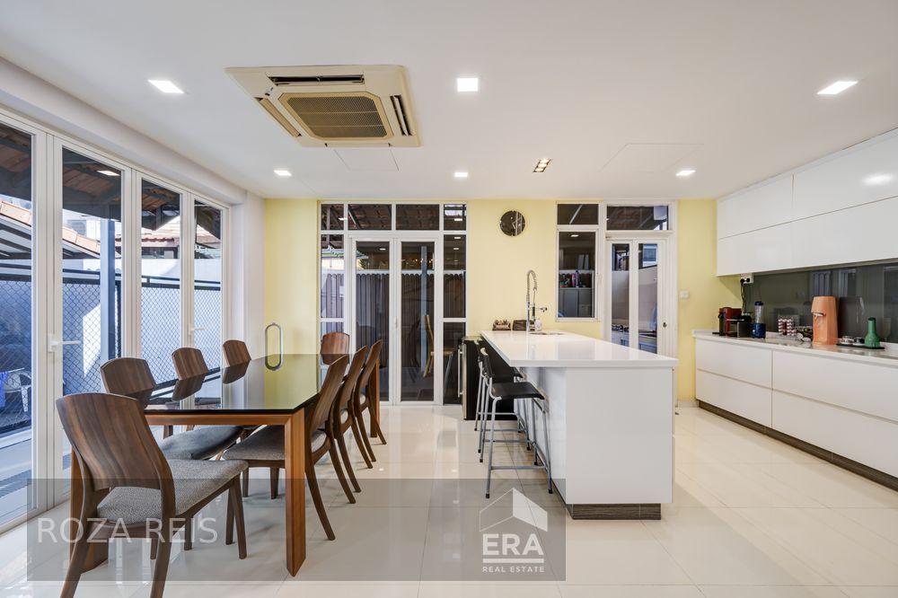 Prop-GPT: Corner Terrace: D17 Loyang Loyang Villas