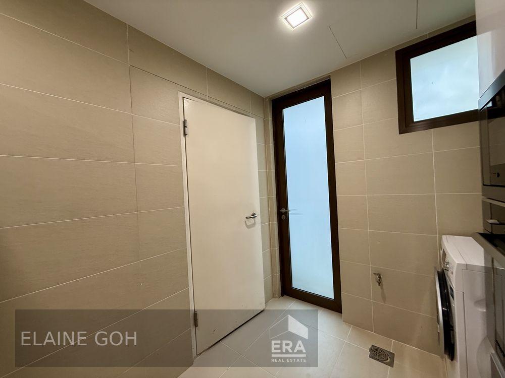 Freehold Penthouse Duplex 4 Room Converted to 3 Room Mrt 1 Km S C G S