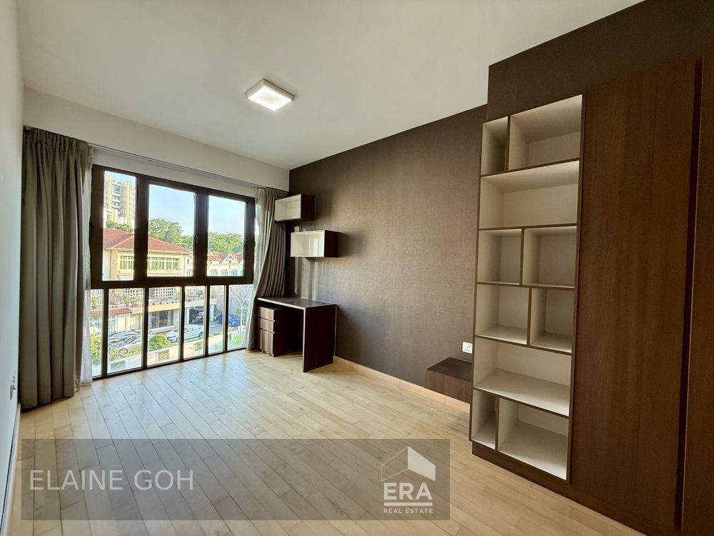 Freehold Penthouse Duplex 4 Room Converted to 3 Room Mrt 1 Km S C G S