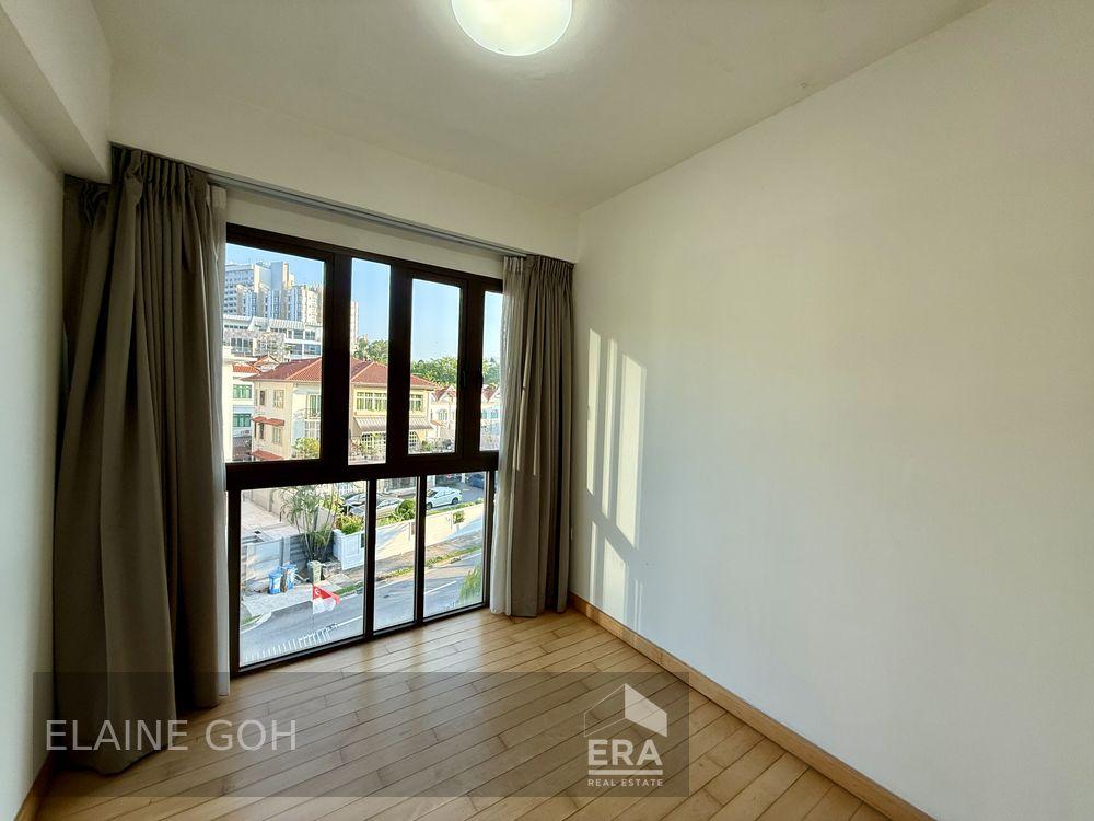 Freehold Penthouse Duplex 4 Room Converted to 3 Room Mrt 1 Km S C G S