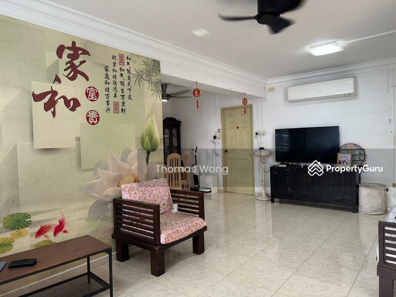 Prop-GPT: HDB Flat: D18 Pasir Ris 126 Pasir Ris Street 11