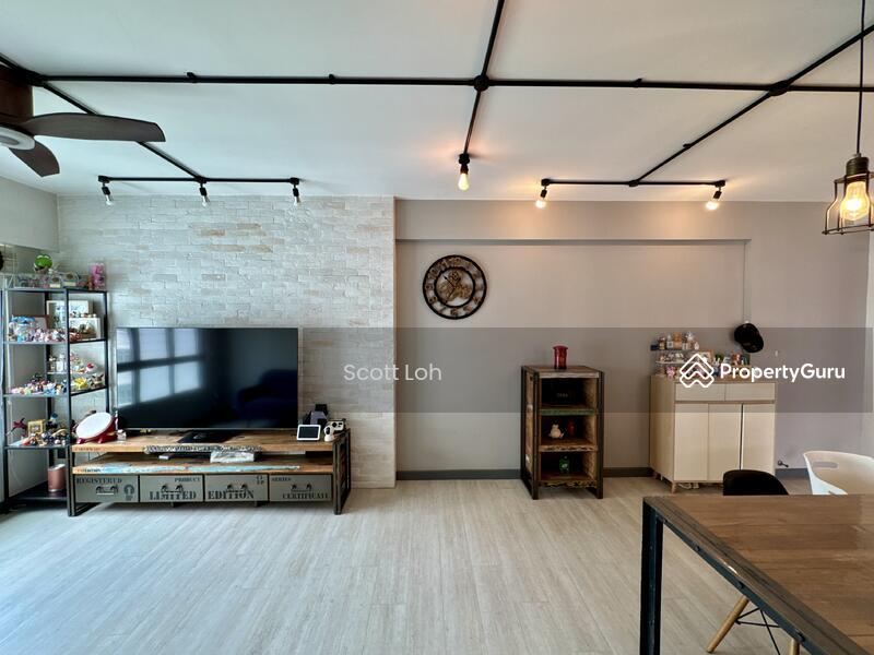 Prop-GPT: HDB Flat: D27 Yishun 317A Yishun Greenwalk